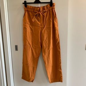 Pleated paper bag pant